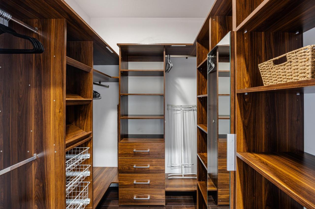 Spacious Ac View Pokorna 2 Parking Leilighet *